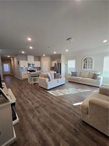 $299,900 | 8060 Olde Town Court, Alexandria, LA 71303