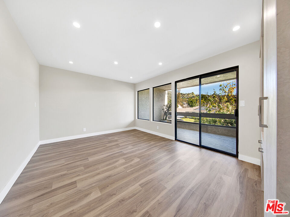 1325 Valley View Road, Unit 201 Glendale, CA 91202 - Photo 28 of 36