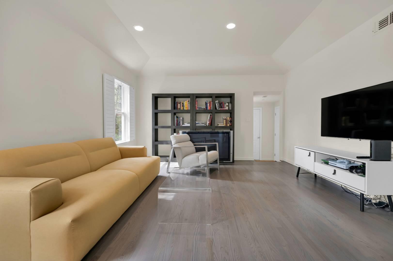 26 Lakeside Lane Westhampton, NY 11977 - Photo 4 of 24 a living room with furniture and a flat screen tv