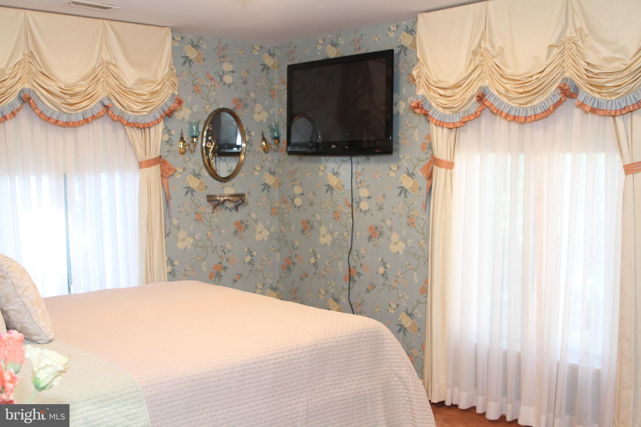 600 Glenside Road Millville, NJ 08332 - Photo 29 of 61 a bedroom with bed and a window