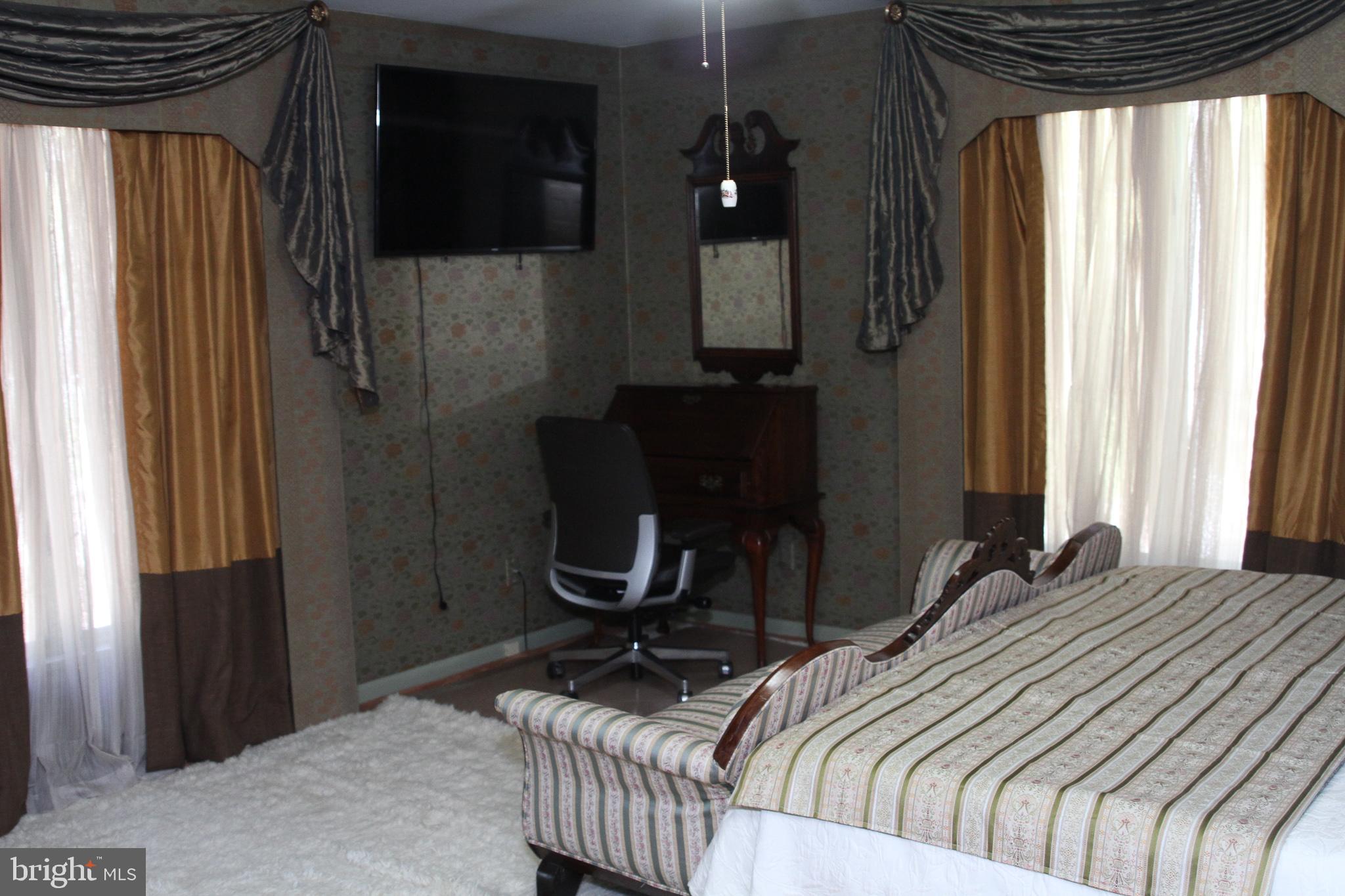 600 Glenside Road Millville, NJ 08332 - Photo 33 of 61 a bedroom with a bed and a window