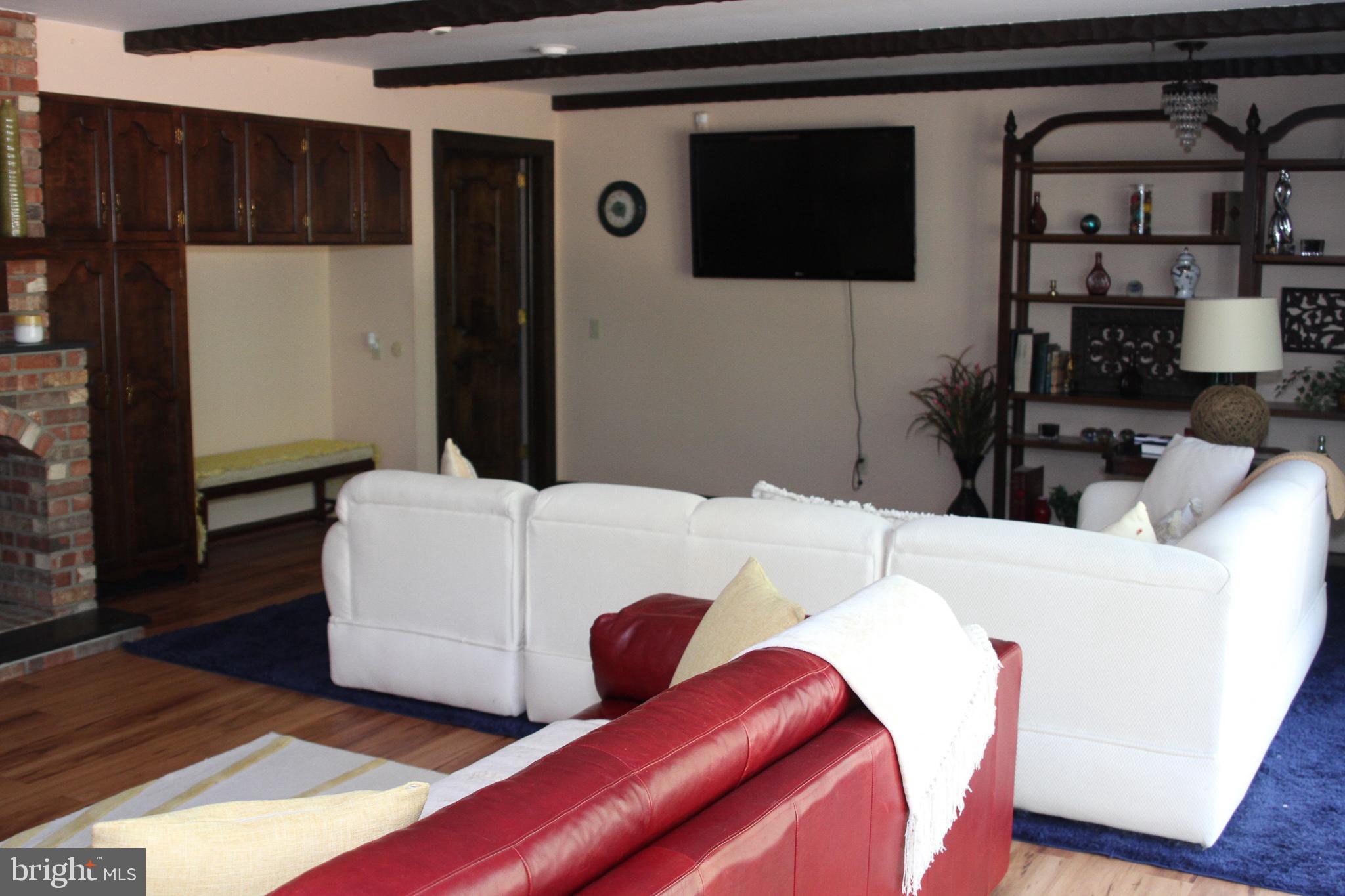 600 Glenside Road Millville, NJ 08332 - Photo 34 of 61 a living room with furniture