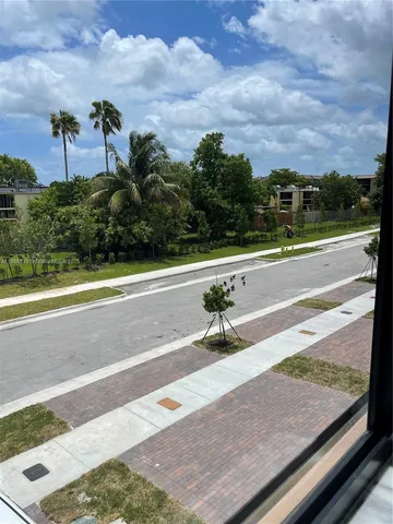 $3,950 | 20588 Northeast 5th Place, Miami, FL 33179