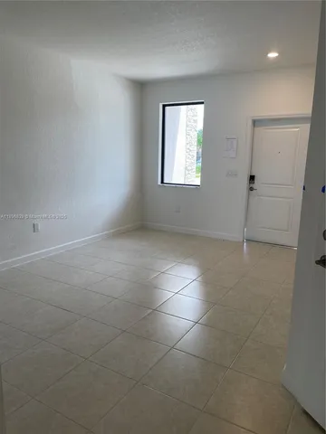 $3,950 | 20588 Northeast 5th Place, Miami, FL 33179