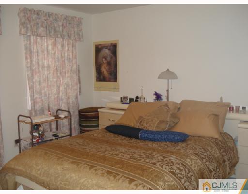 6 Troy Street Edison, NJ 08820 - Photo 7 of 8 Gallery Image 7