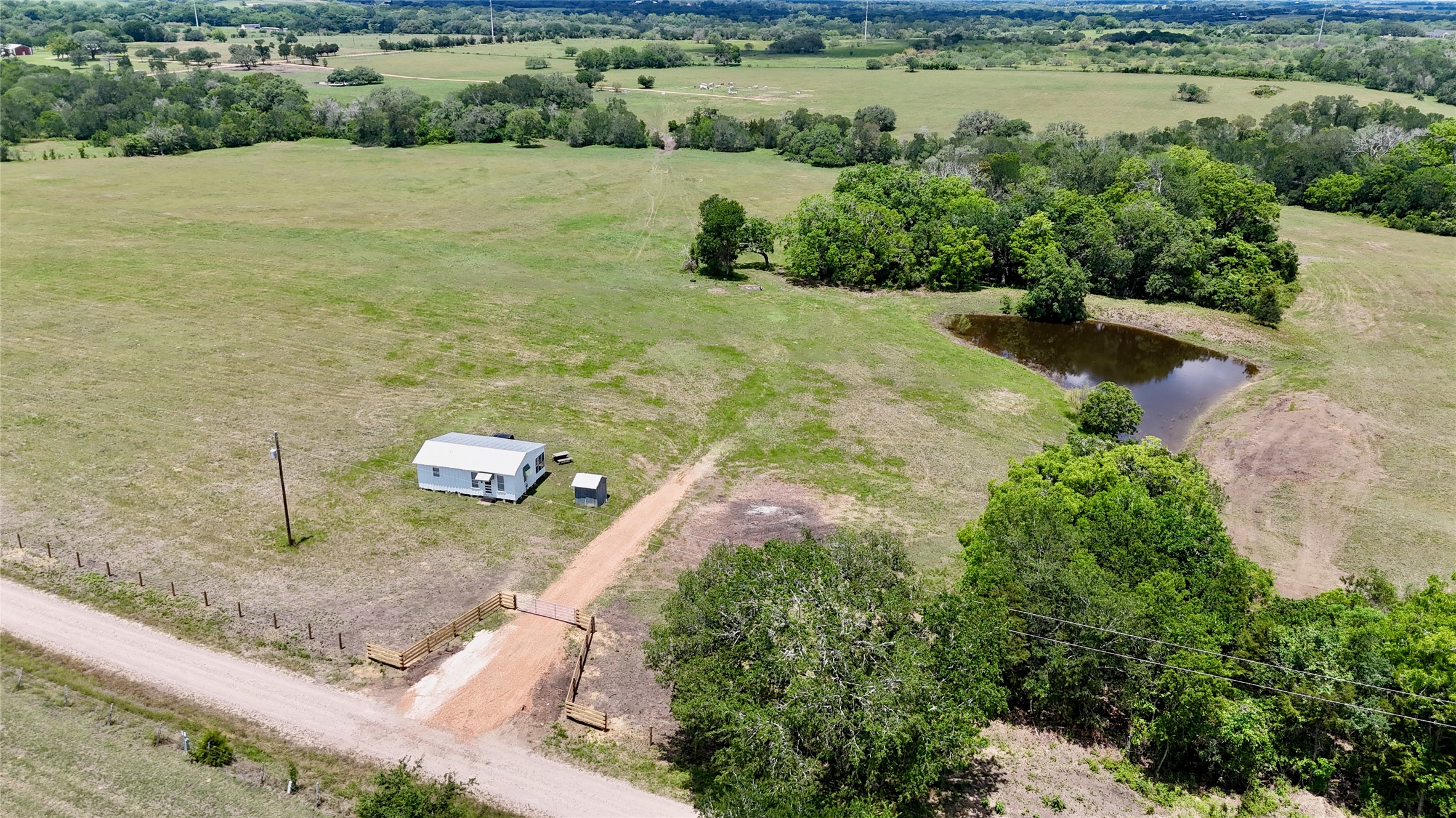 1070 Muehr Road Weimar, TX 78962 - Photo 7 of 40