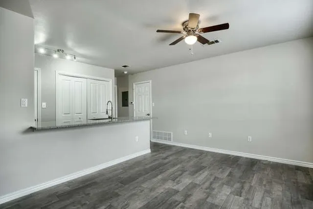 $950 | 107 Castleberry Court, Unit D, Bertram, TX 78605