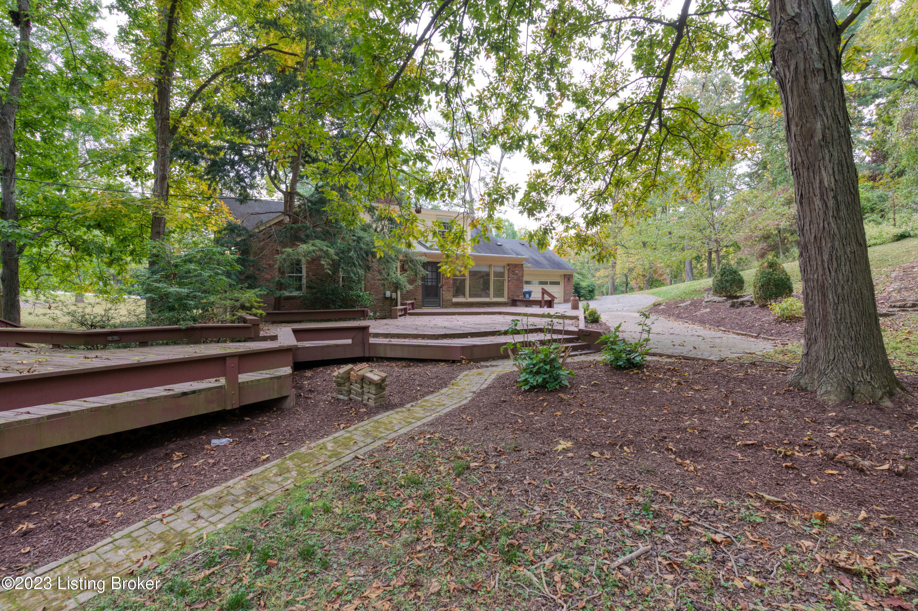 6205 Orion Road Louisville, KY 40222 - Photo 39 of 45 056 - 20231019 05338