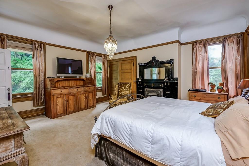 1540 Evergreen Road Pittsburgh, PA 15209 - Photo 14 of 25 Master bedrooom