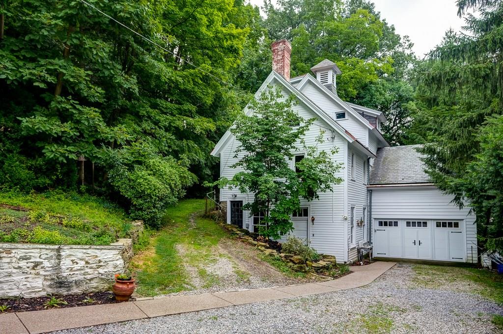 1540 Evergreen Road Pittsburgh, PA 15209 - Photo 20 of 25 Renovated 2 bedroom carriage house with 1 or2 car garage and storage. This could be used as a studio, "man cave"/"she shed" or separate residence