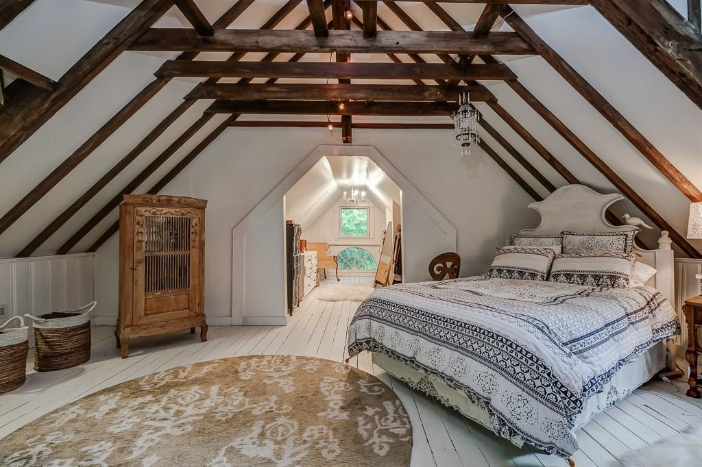 1540 Evergreen Road Pittsburgh, PA 15209 - Photo 22 of 25 Carriage house master bedroom with large walk-in closet