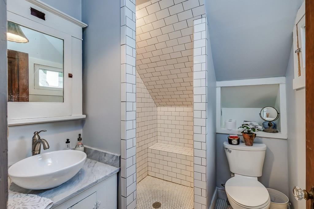 1540 Evergreen Road Pittsburgh, PA 15209 - Photo 23 of 25 up-dated full bath in carriage house