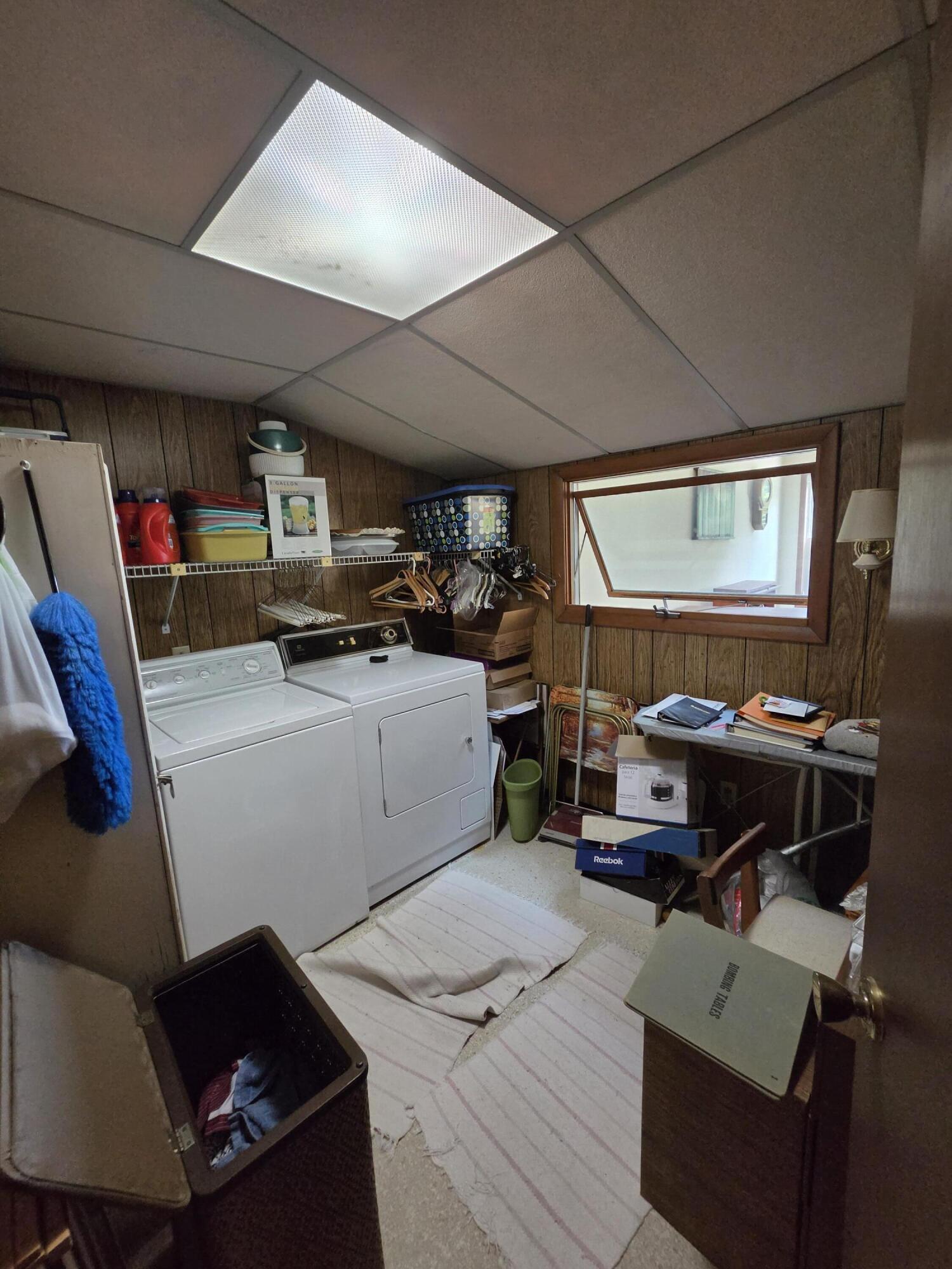 1909 West Washington Street Springfield, OH 45506 - Photo 23 of 28 Laundry/Hobby room view 2