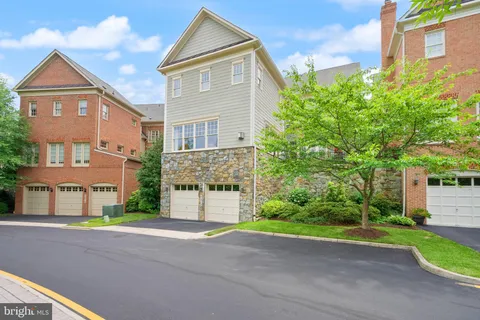 $2,400,000 | 7212 Farm Meadow Court, McLean, VA 22101