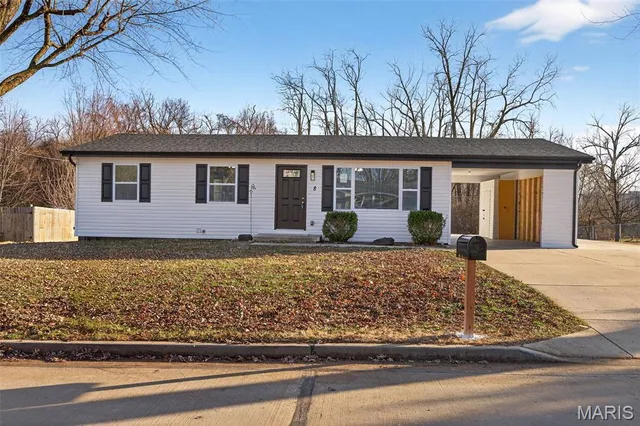 $295,000 | 8 Faye Avenue, St. Charles, MO 63301