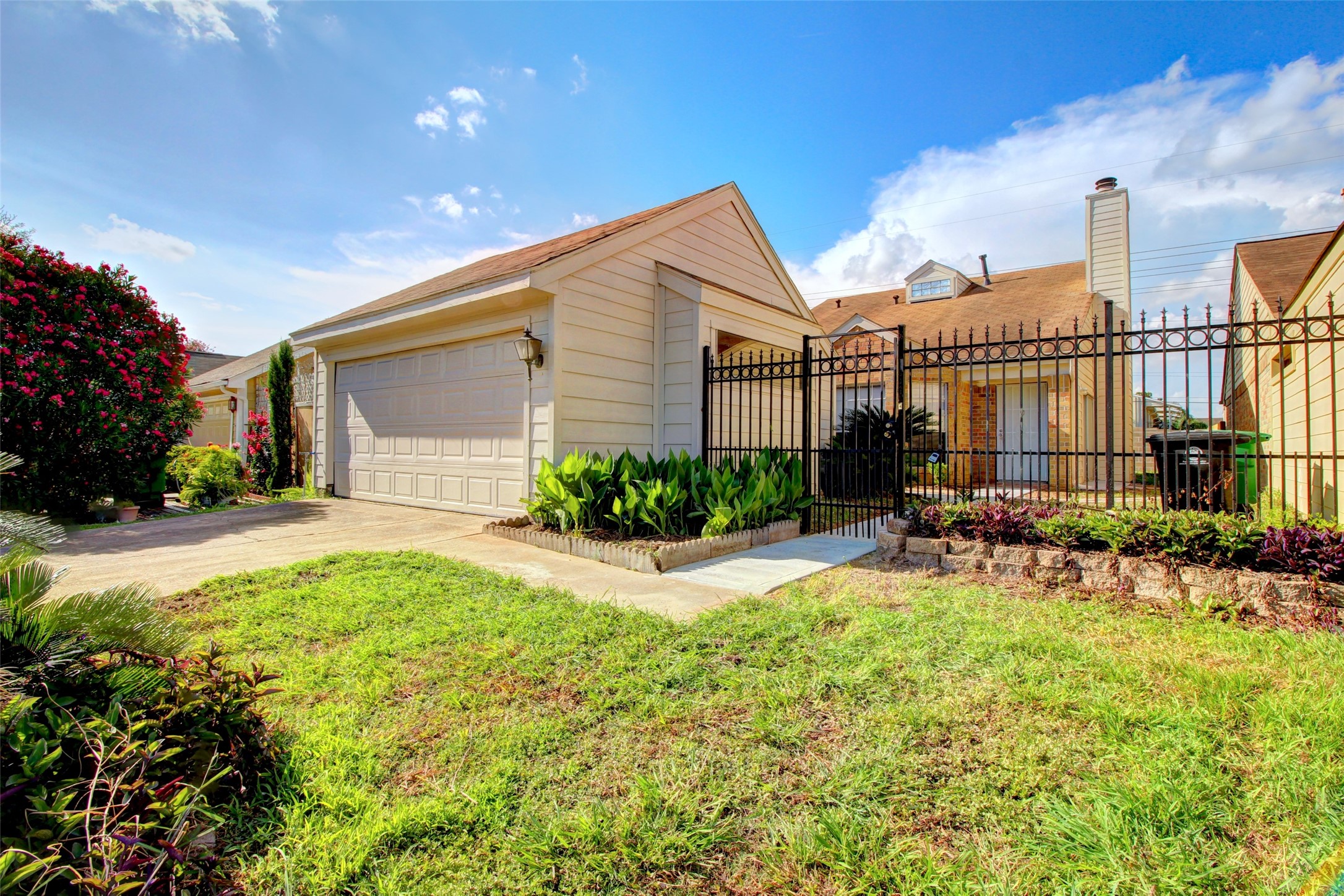 11842 Spring Grove Drive Houston, TX 77099 - Photo 3 of 50