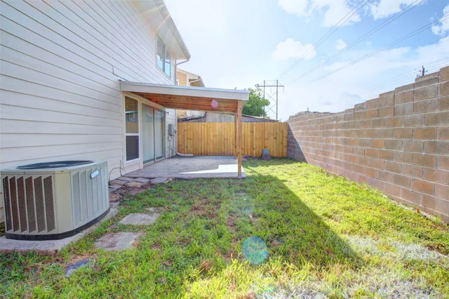 $1,800 | 11842 Spring Grove Drive, Houston, TX 77099