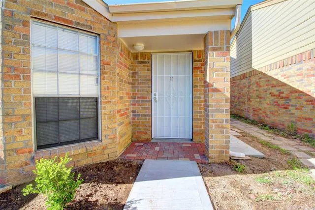 $1,800 | 11842 Spring Grove Drive, Houston, TX 77099