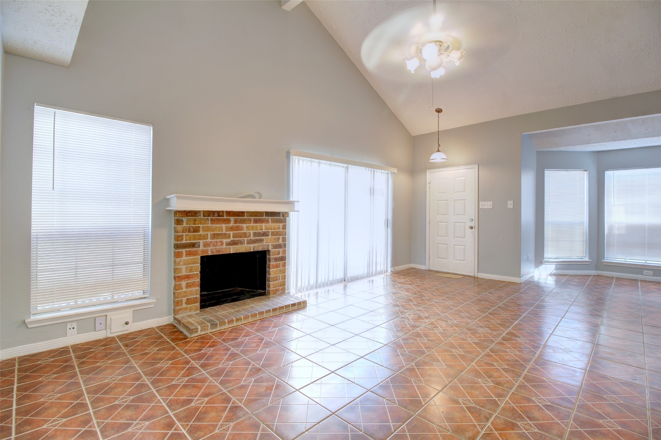 11842 Spring Grove Drive Houston, TX 77099 - Photo 7 of 50