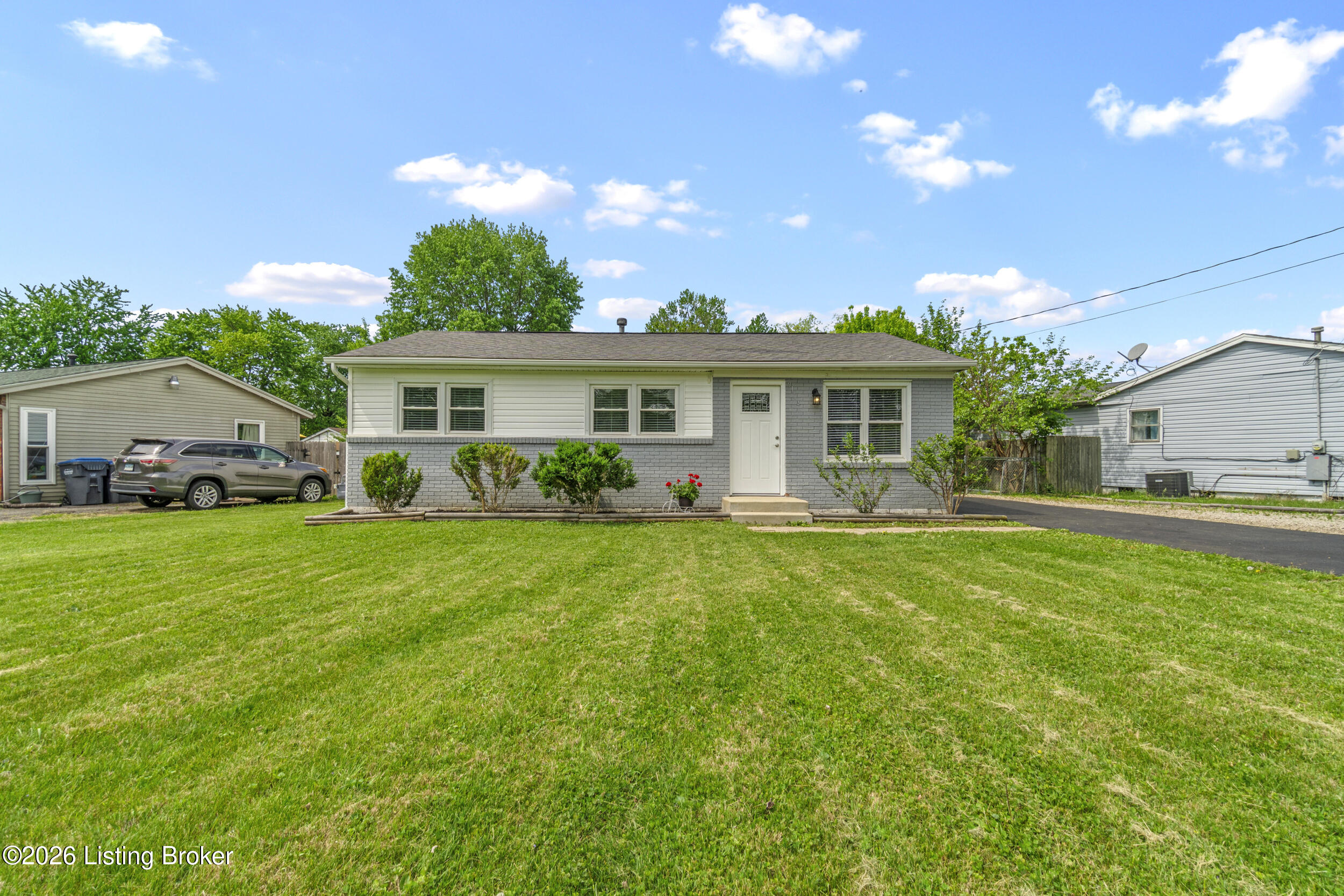 9104 New Maple Road Louisville, KY 40229 - Photo 2 of 36 dsc02464