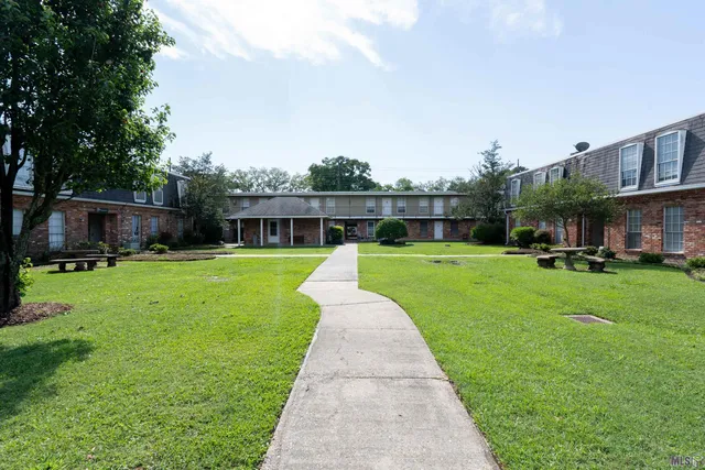 $135,000 | 1755 College Drive, Unit 219, Baton Rouge, LA 70808