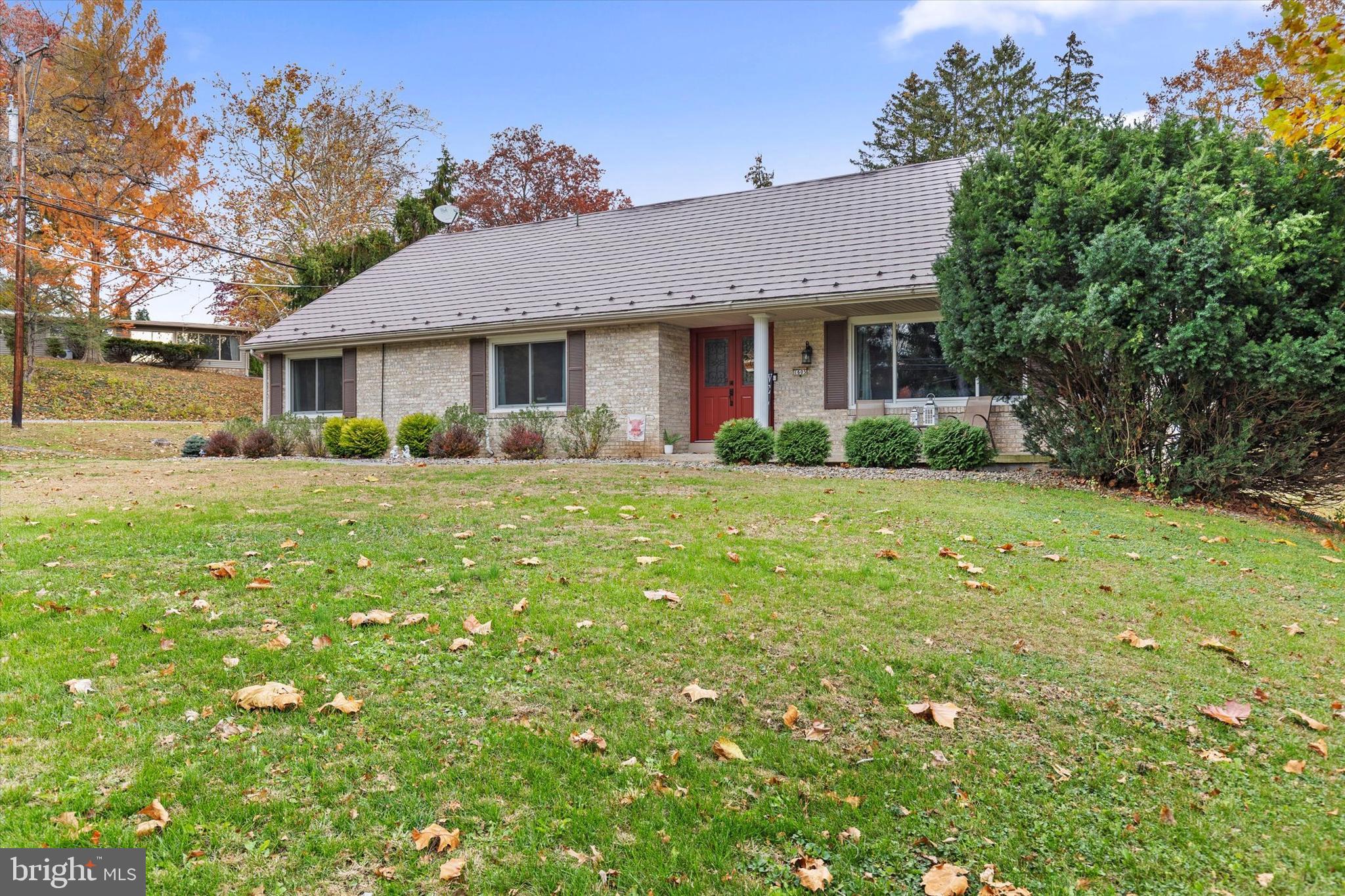 1605 Colonial Road Harrisburg, PA 17112 - Photo 2 of 39 a front view of a house with a garden