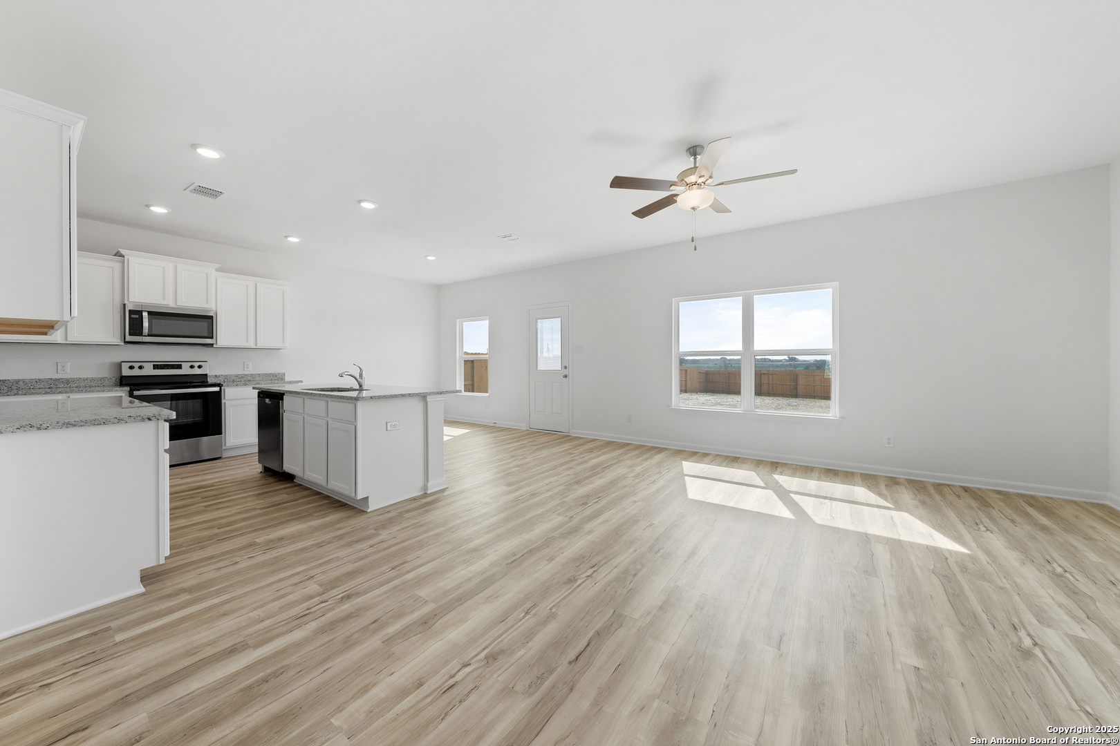 16001 Delgado Hills Lytle, TX 78052 - Photo 3 of 30