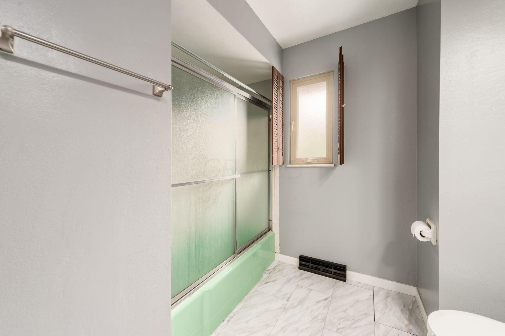 5355 Karl Road Columbus, OH 43229 - Photo 24 of 39 HALL BATHROOM WITH SHOWER/TUB COMBINATION