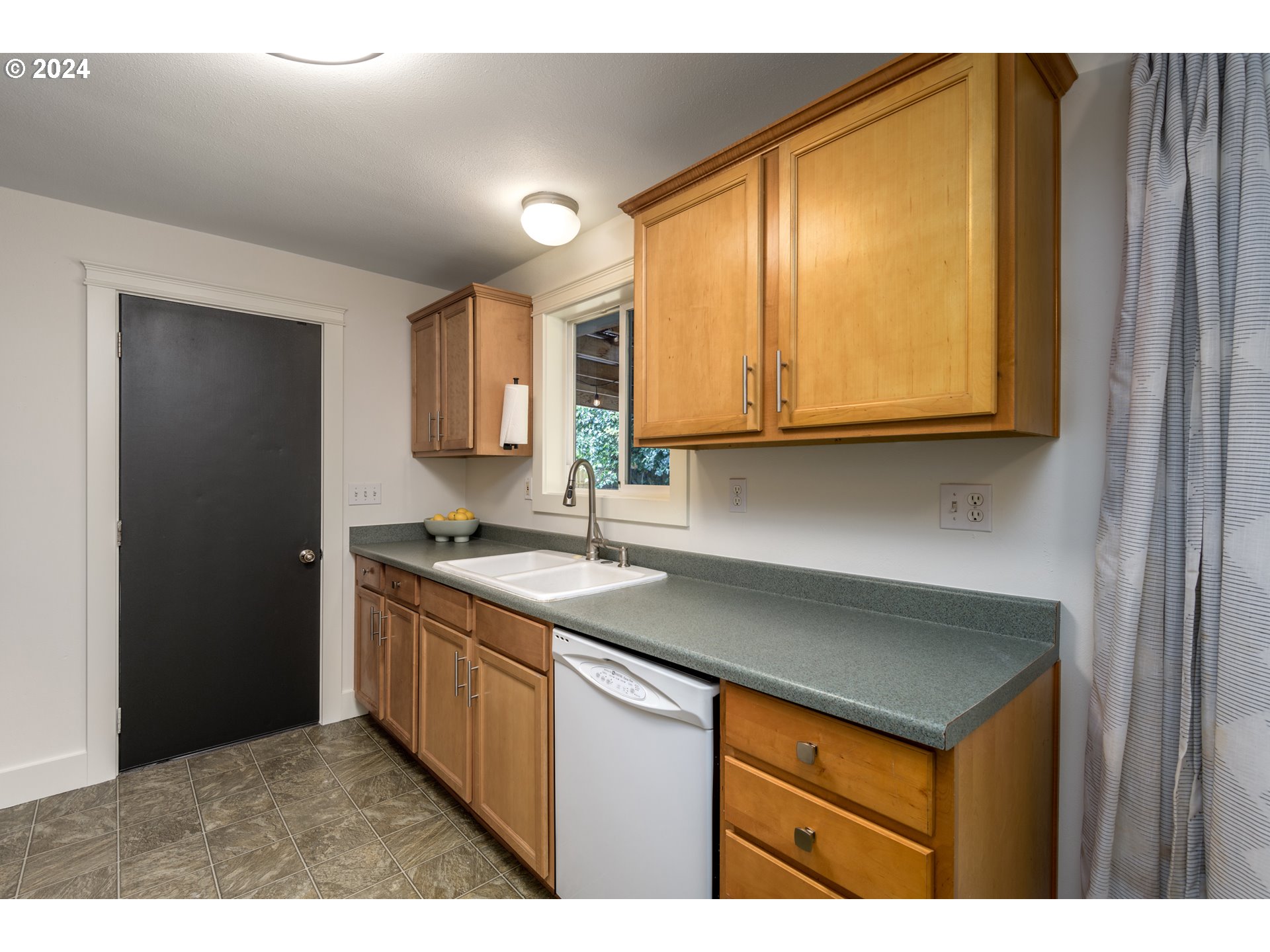 658 Baxter Street Eugene, OR 97402 - Photo 14 of 30 Gallery Image 14