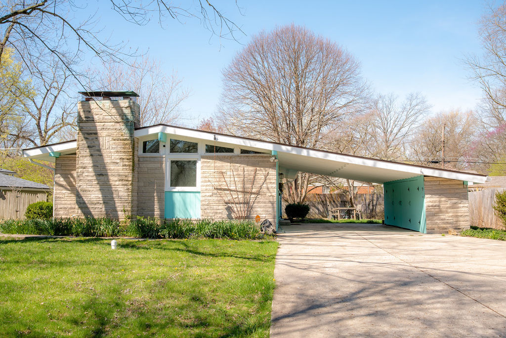 9110 Warwick Road Indianapolis, IN 46240 - Photo 1 of 54 Gallery Image 1