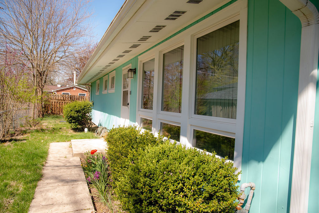 9110 Warwick Road Indianapolis, IN 46240 - Photo 3 of 54 Gallery Image 3