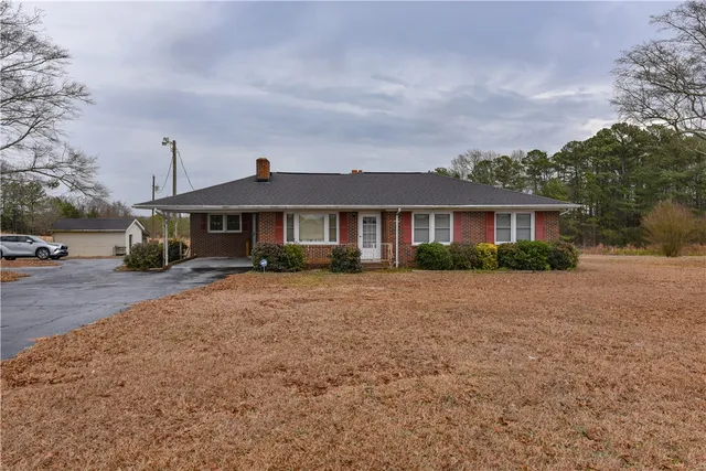 $235,500 | 433 Highway 28 South, Abbeville, SC 29620