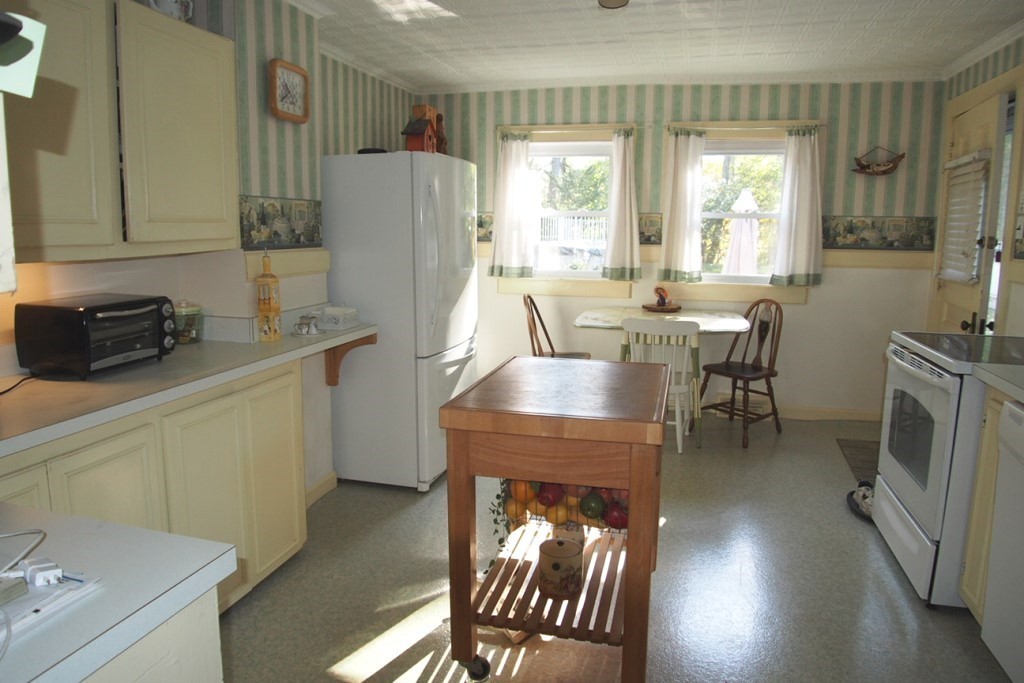 60-62 Red Spring Road Andover, MA 01810 - Photo 17 of 30 Gallery Image 17