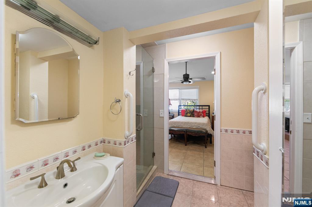 290 Dunkerhook Road Paramus, NJ 07652 - Photo 40 of 50