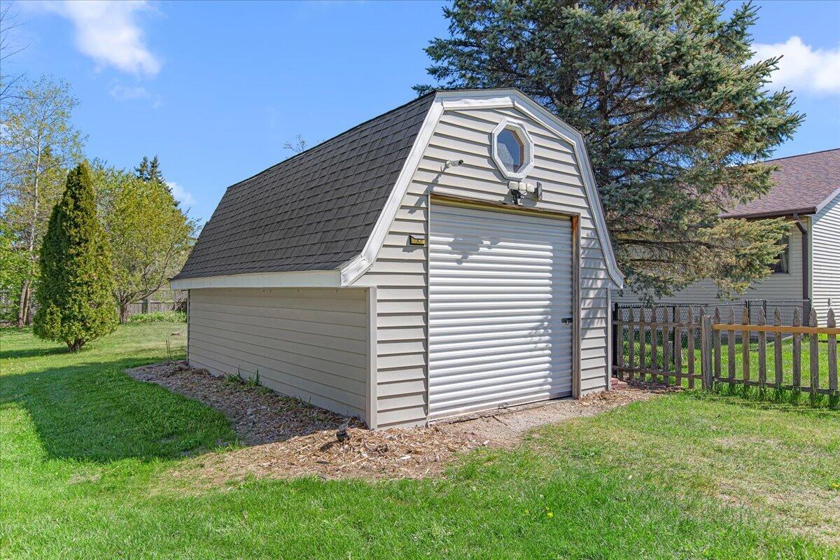 2350 East Sandy Acre Road West Bend, WI 53090 - Photo 42 of 42 1.5 car shed