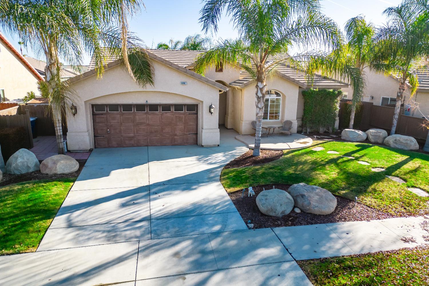 696 Crescent Lane Lemoore, CA 93245 - Photo 2 of 35 a front view of a house with garden