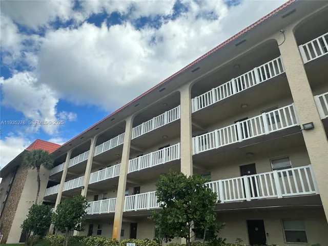 $180,000 | 1700 Northwest 58th Terrace, Unit 2B, Sunrise, FL 33313