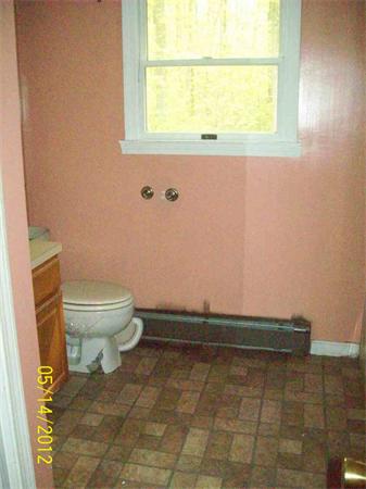 129 Douglas Road Webster, MA 01570 - Photo 6 of 10