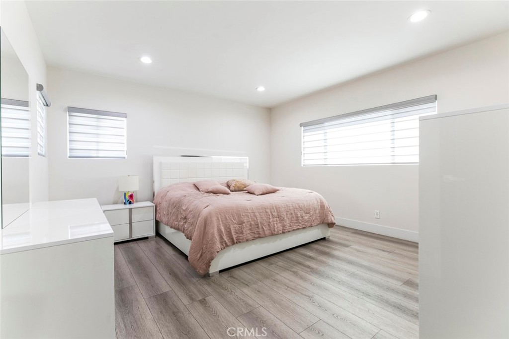 11836 Rialto Street Sun Valley, CA 91352 - Photo 17 of 23 a bedroom with a bed and a window