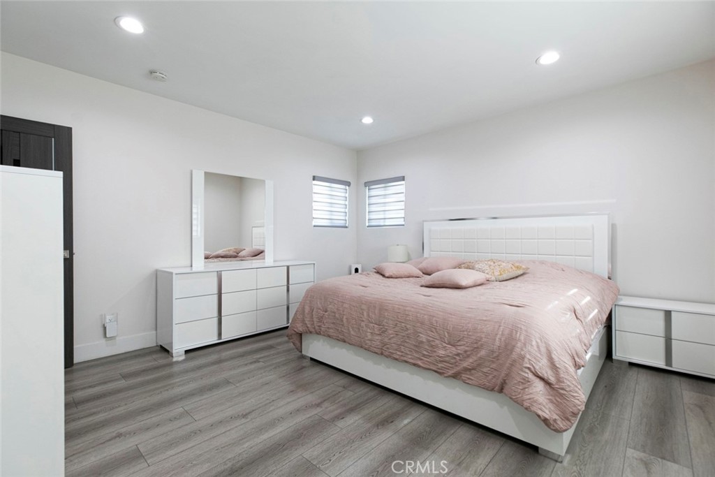 11836 Rialto Street Sun Valley, CA 91352 - Photo 19 of 23 a bedroom with a bed and a desk