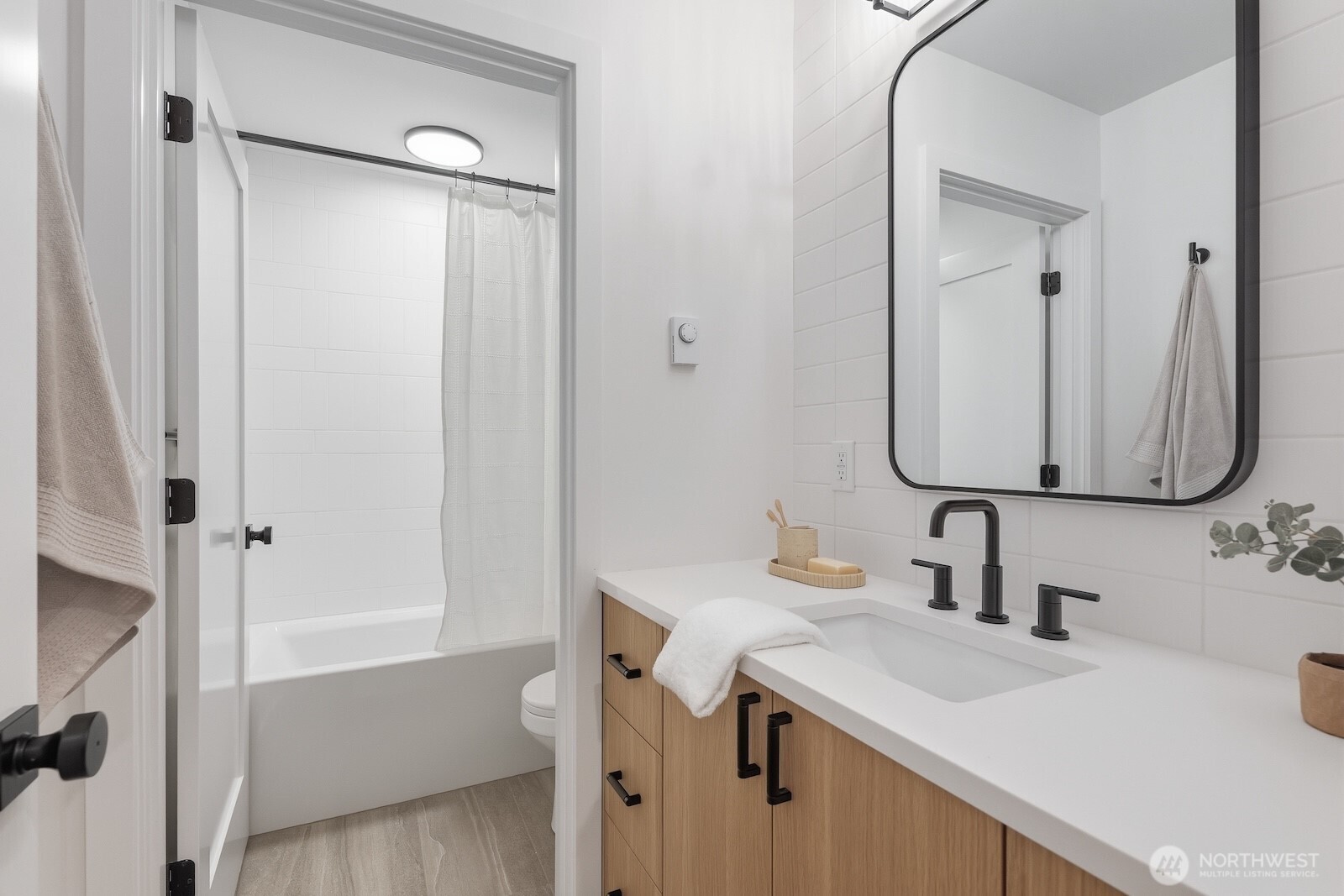 2769 59th Avenue Southwest, Unit A Seattle, WA 98116 - Photo 12 of 34
