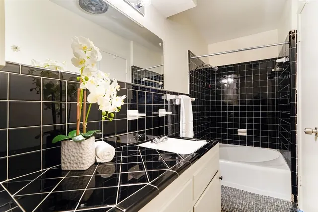 $2,495,000 | 3500 Taylors Drive, Austin, TX 78703