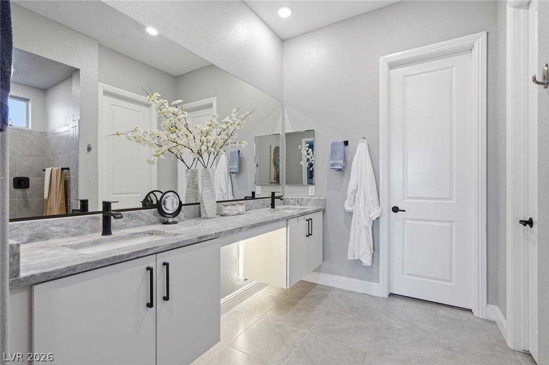 112 Springbough Lane Las Vegas, NV 89138 - Photo 23 of 41 Primary bathroom