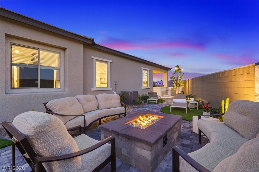 112 Springbough Lane Las Vegas, NV 89138 - Photo 36 of 41 Side yard (mountain views from this area )