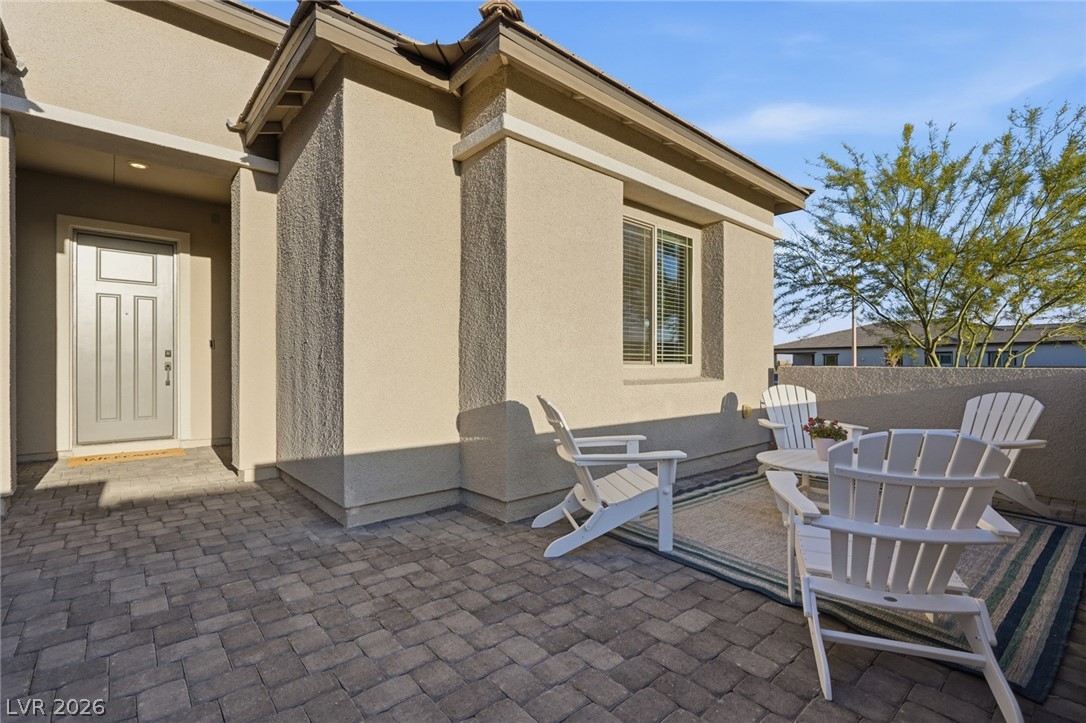 112 Springbough Lane Las Vegas, NV 89138 - Photo 4 of 41 Front Patio