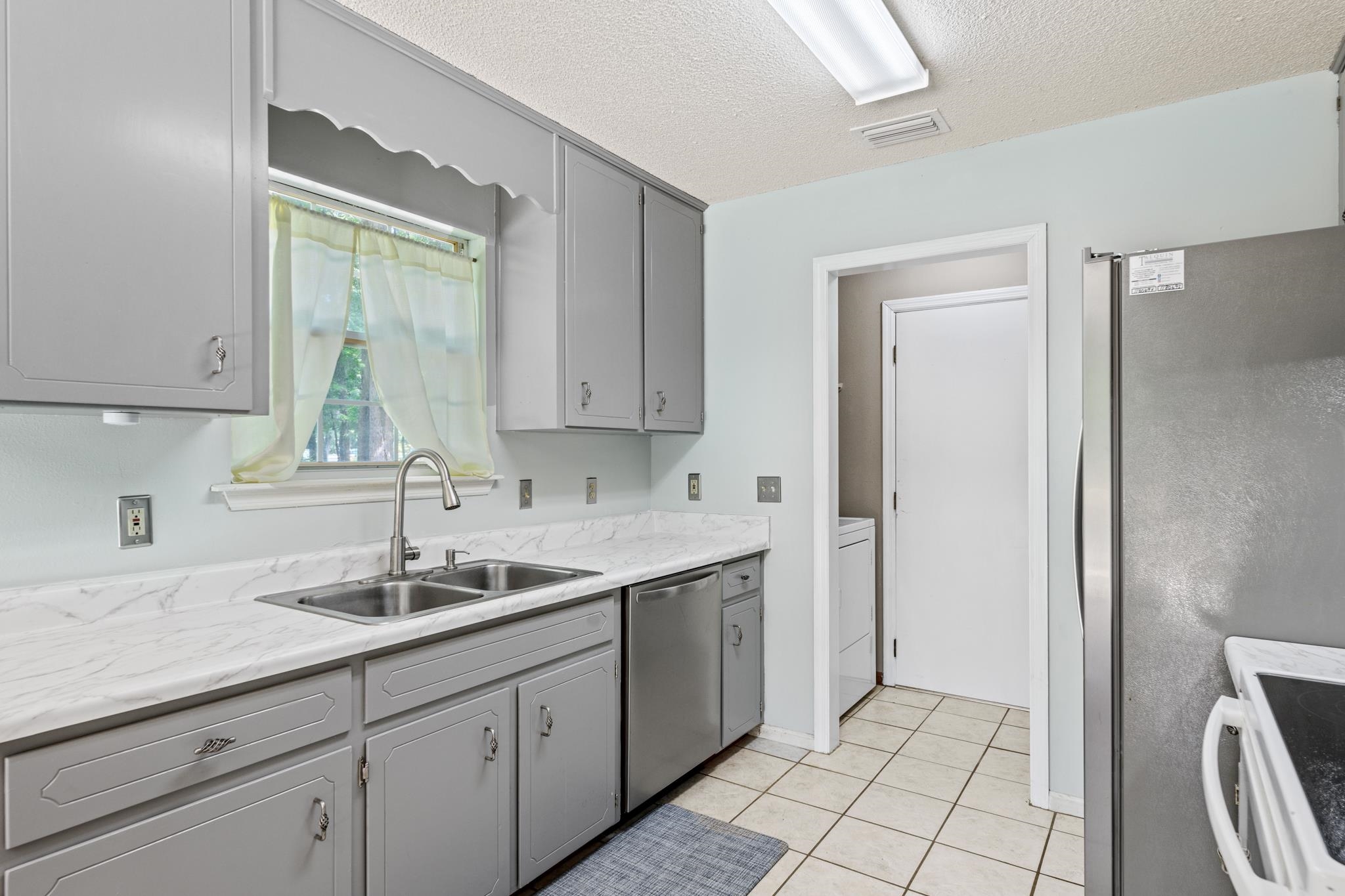 1835 Folkstone Road Tallahassee, FL 32312 - Photo 12 of 37