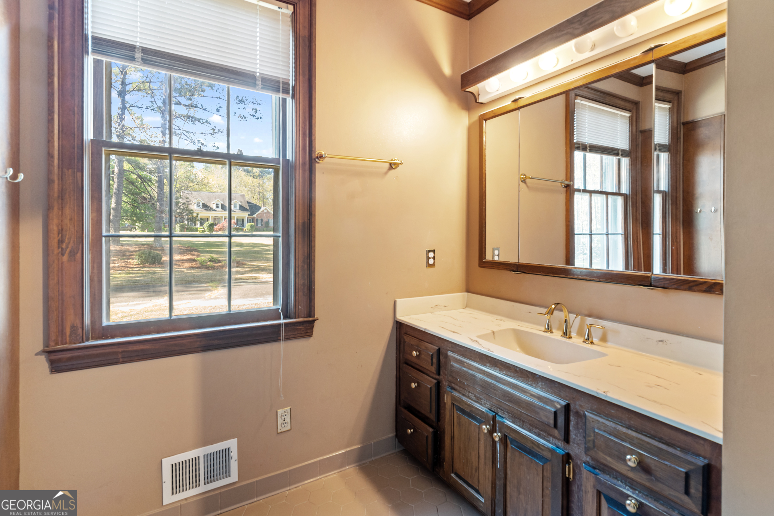 134 Brinson Road Waynesboro, GA 30830 - Photo 31 of 67 "His" full bath