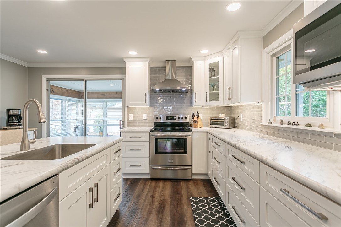 320 Winfield Road Irondequoit, NY 14622 - Photo 11 of 25