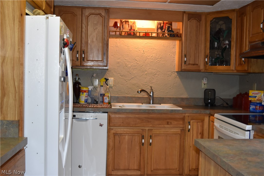 9797 Mentor Road Chardon, OH 44024 - Photo 4 of 11