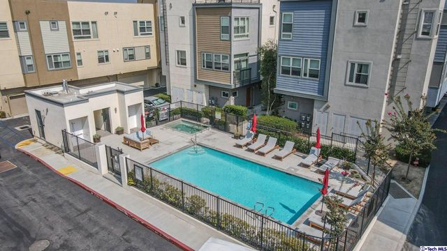 $1,000,000 | 2753 Waverly Drive, Unit 1002, Silver Lake, CA 90039